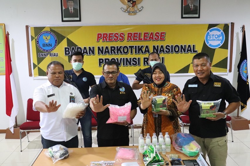 BNNP RIAU BERHASIL MENGUNGKAP KASUS NARKOTIKA JARINGAN INTERNASIONAL DI AWAL TAHUN 2020 BNNP RIAU BERHASIL MENGUNGKAP KASUS NARKOTIKA JARINGAN INTERNASIONAL DI AWAL TAHUN 2020