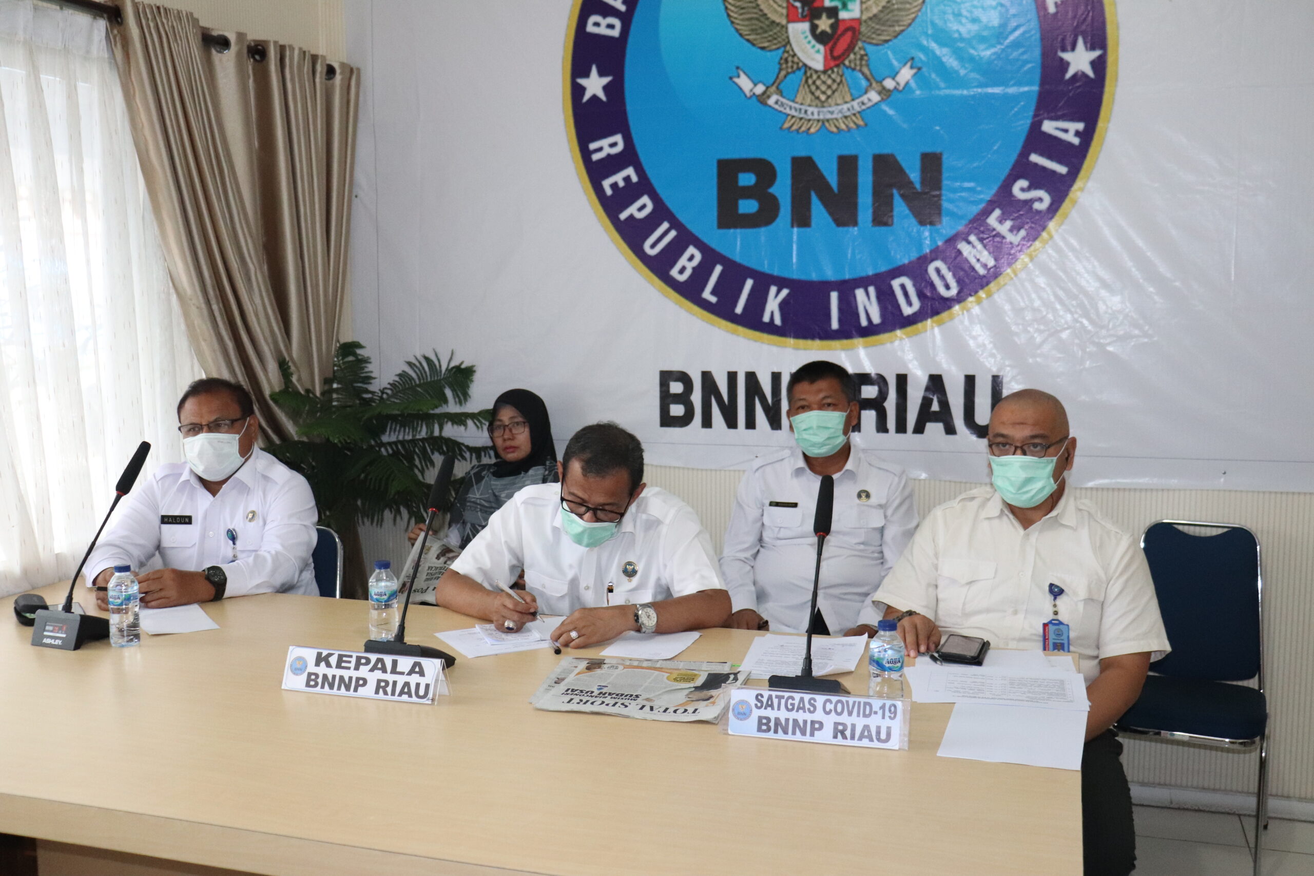 TERKAIT PANDEMIK COVID-19 KEPALA BNNP RIAU MELAKSANAKAN VIDEO CONFERENCE BERSAMA KEPALA BNN RI DAN KASATGAS COVID-19 BNN RI TERKAIT PANDEMIK COVID-19 KEPALA BNNP RIAU MELAKSANAKAN VIDEO CONFERENCE BERSAMA KEPALA BNN RI DAN KASATGAS COVID-19 BNN RI
