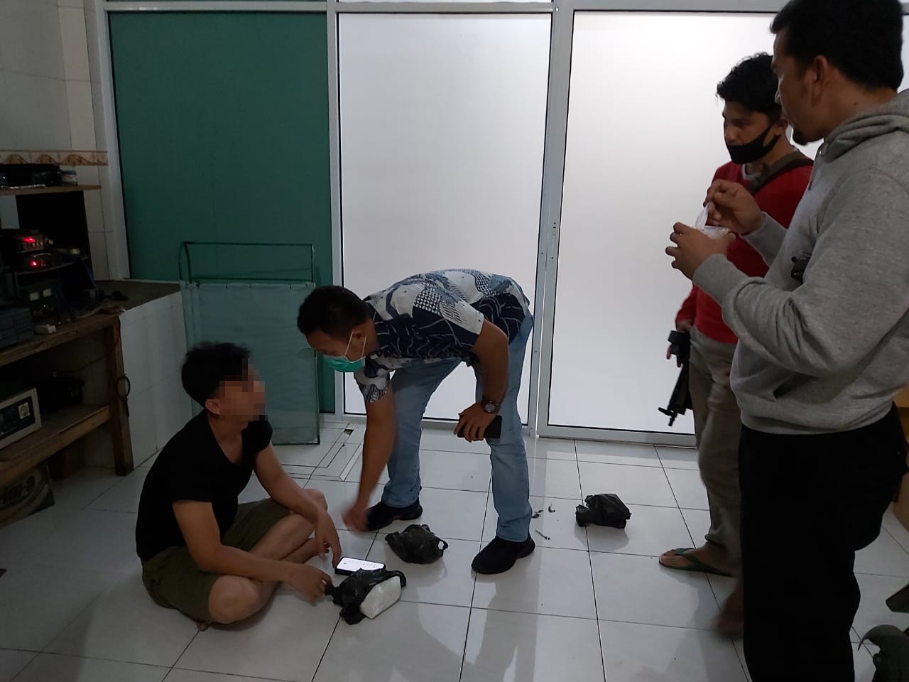 KERJA NYATA BNN PROVINSI RIAU DITENGAH PANDEMI DAN BULAN RAMADHAN BERHASIL UNGKAP KASUS PEREDARAN GELAP NARKOTIKA KERJA NYATA BNN PROVINSI RIAU DITENGAH PANDEMI DAN BULAN RAMADHAN BERHASIL UNGKAP KASUS PEREDARAN GELAP NARKOTIKA