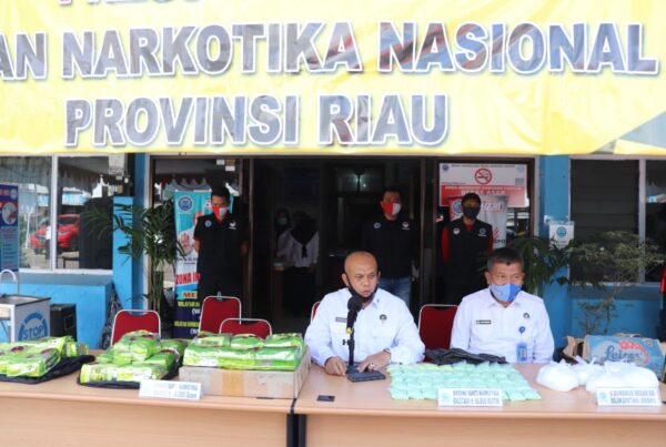 BERBURU SAMPAI KE BENGKALIS TIM BRANTAS BNNP RIAU GAGALKAN 20 KILOGRAM SABU ASAL MALAYSIA BERBURU SAMPAI KE BENGKALIS TIM BRANTAS BNNP RIAU GAGALKAN 20 KILOGRAM SABU ASAL MALAYSIA
