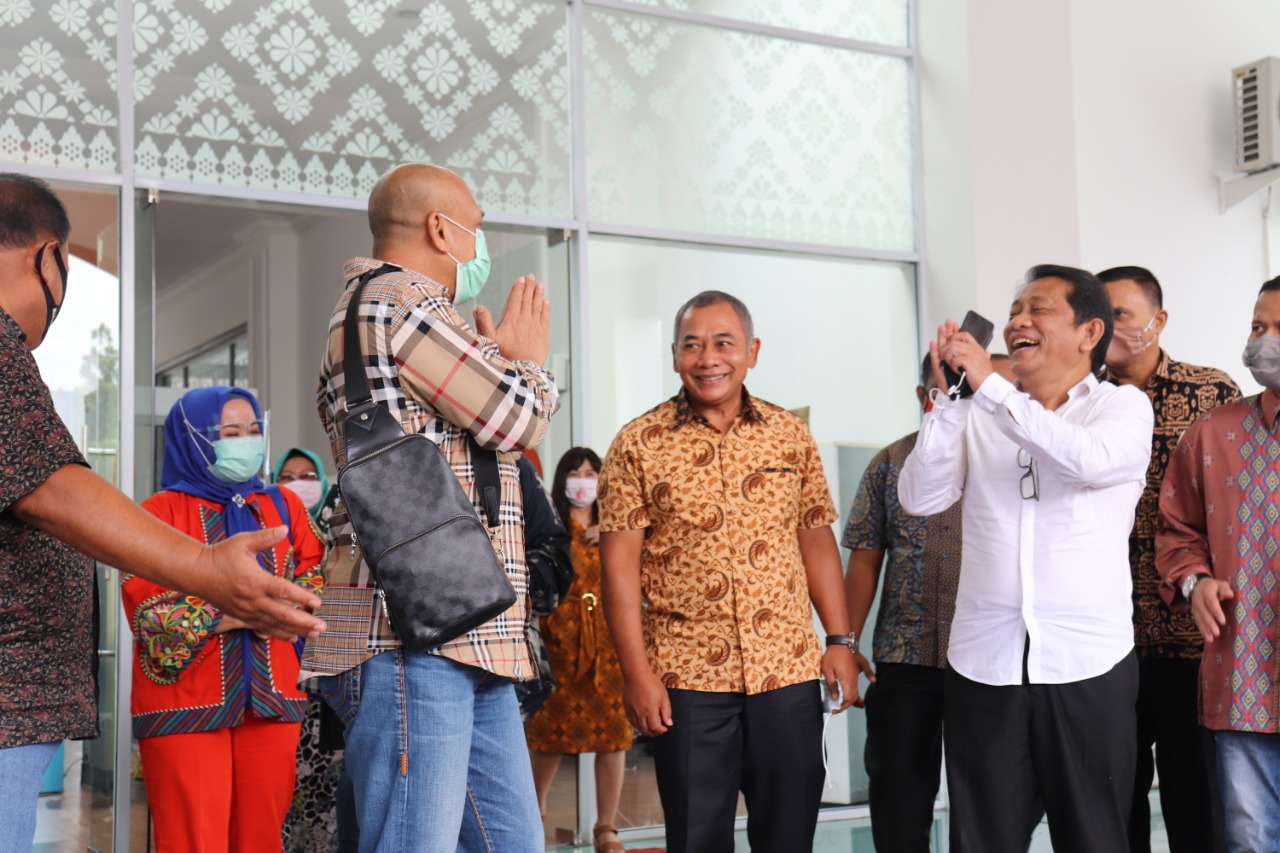 MERIAHNYA PENYAMBUTAN KEDATANGAN KEPALA BNN PROVINSI RIAU BAPAK BRIGJEN POL. DRS. KENEDY, SH., MM MERIAHNYA PENYAMBUTAN KEDATANGAN KEPALA BNN PROVINSI RIAU BAPAK BRIGJEN POL. DRS. KENEDY, SH., MM