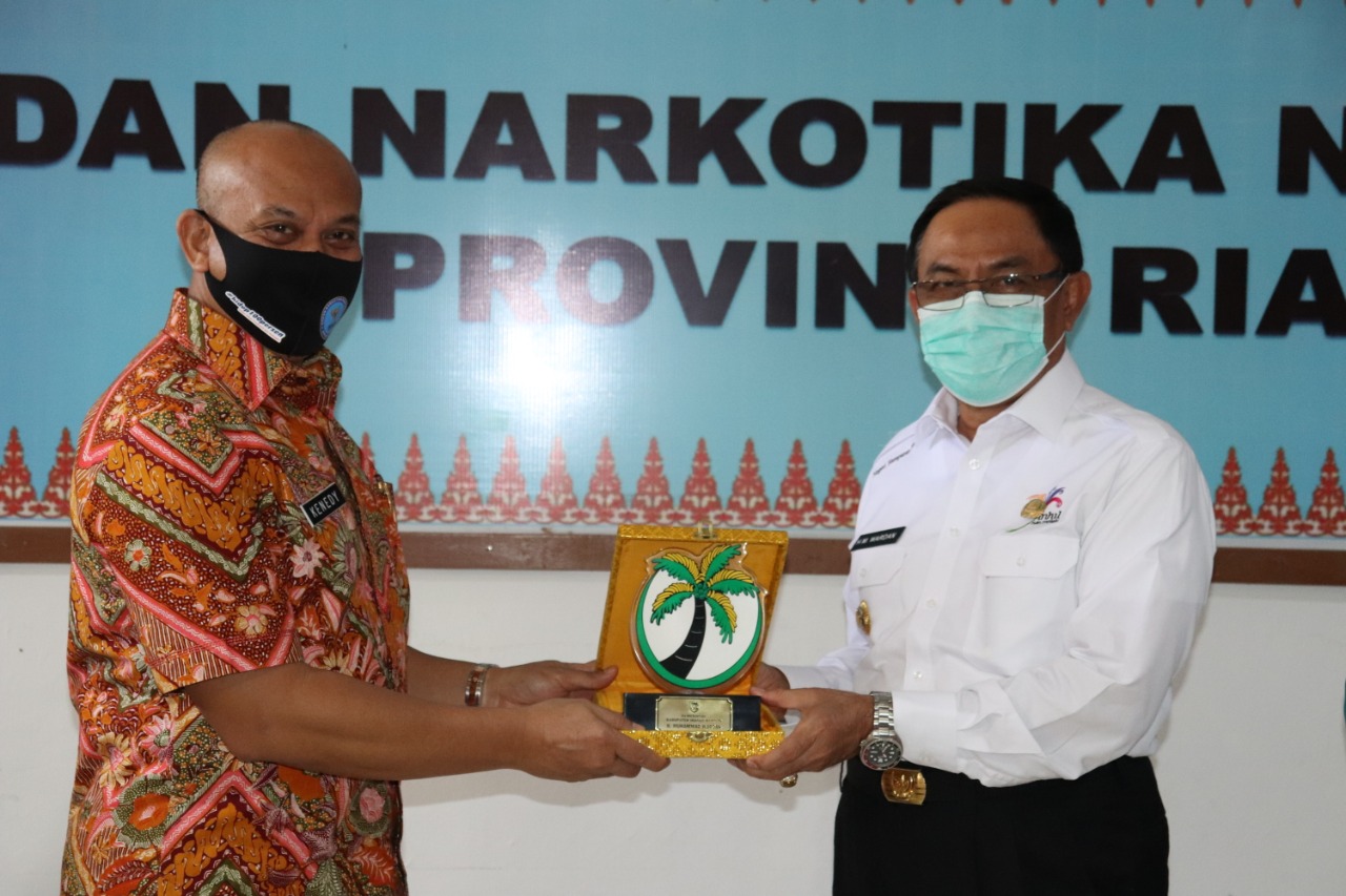 KUNJUNGAN KERJA BUPATI INHIL KE BNN PROVINSI RIAU KUNJUNGAN KERJA BUPATI INHIL KE BNN PROVINSI RIAU