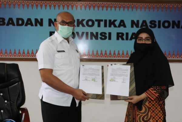 Penandatanganan MoU Antara BNN Provinsi Riau dan Komnas Perlindungan Anak Provinsi Riau