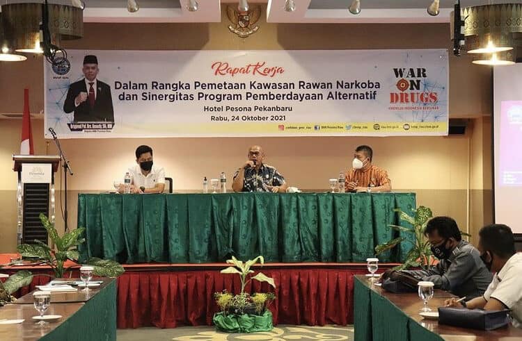 KEPALA BNN PROVINSI RIAU MEMIMPIN LANGSUNG RAKOR PEMETAAN KAWASAN RAWAN KEPALA BNN PROVINSI RIAU MEMIMPIN LANGSUNG RAKOR PEMETAAN KAWASAN RAWAN