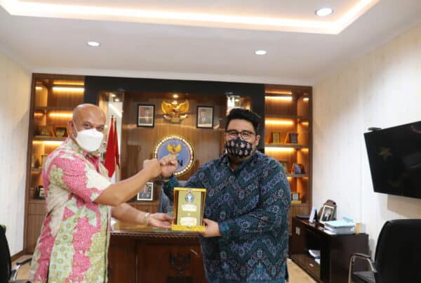 KEPALA BNN PROVINSI RIAU MEMBERIKAN APRESIASI KEPADA INFLUENCER RIAU