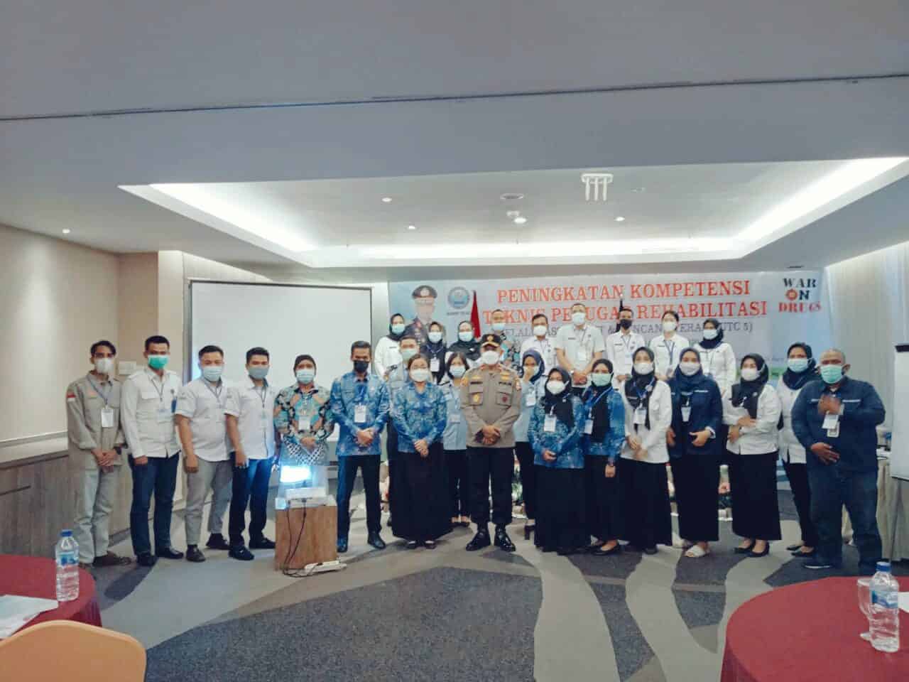 KEPALA BNNP RIAU MEMBUKA LANGSUNG KEGIATAN PELATIHAN ASESMEN DAN RENCANA TERAPI (UTC 5) KEPALA BNNP RIAU MEMBUKA LANGSUNG KEGIATAN PELATIHAN ASESMEN DAN RENCANA TERAPI (UTC 5)