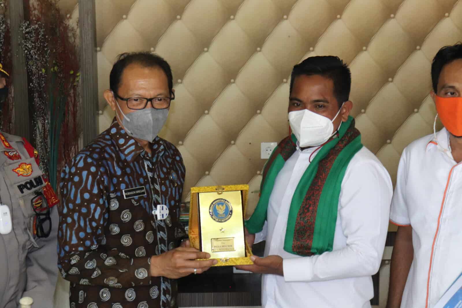KEPALA BNN PROVINSI RIAU MELAKSANAKAN KUNJUNGAN KERJA KE KABUPATEN PELALAWAN KEPALA BNN PROVINSI RIAU MELAKSANAKAN KUNJUNGAN KERJA KE KABUPATEN PELALAWAN