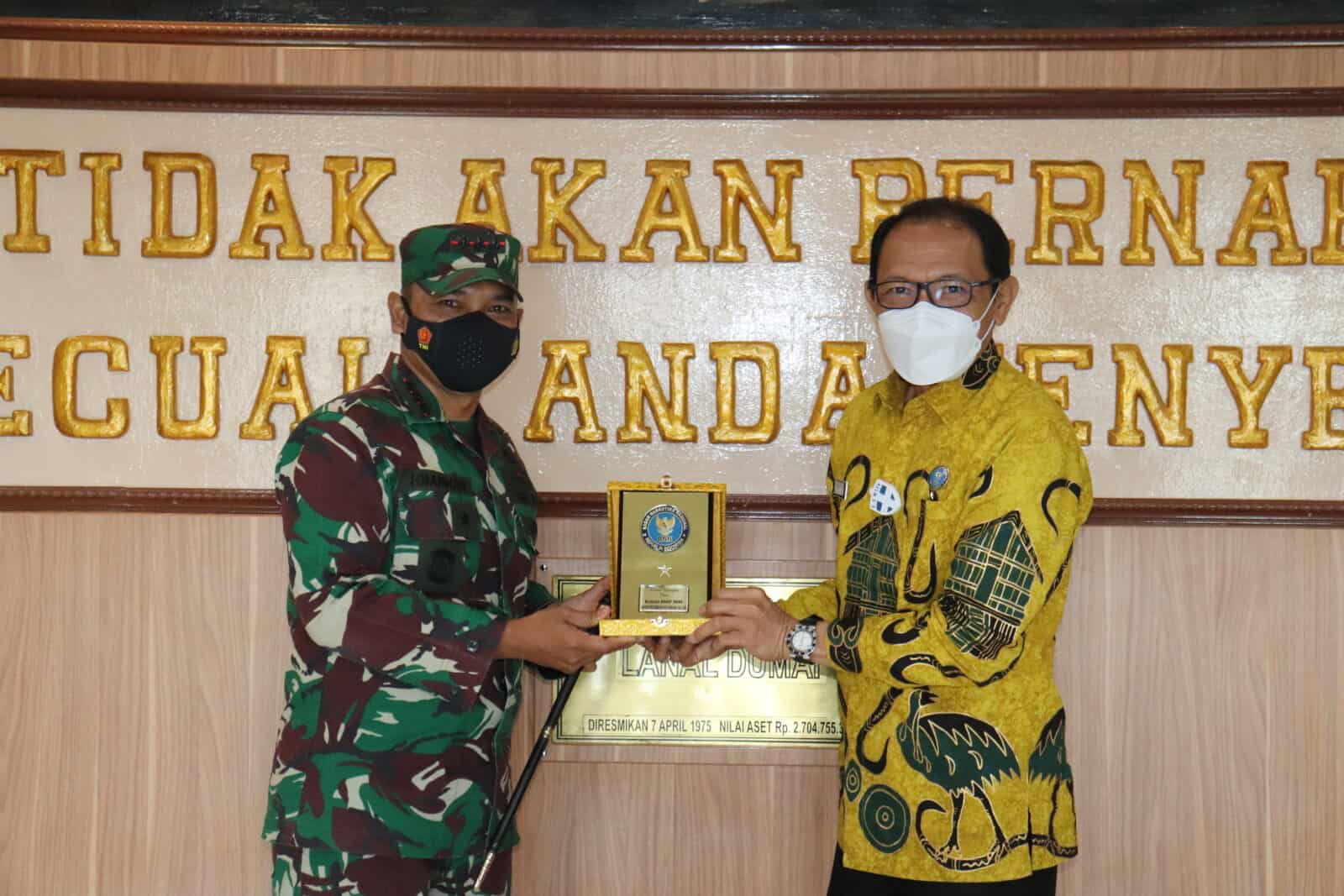 KUNJUNGAN KERJA KEPALA BNN PROVINSI RIAU KE LANAL DUMAI DAN SEKDA KOTA DUMAI KUNJUNGAN KERJA KEPALA BNN PROVINSI RIAU KE LANAL DUMAI DAN SEKDA KOTA DUMAI