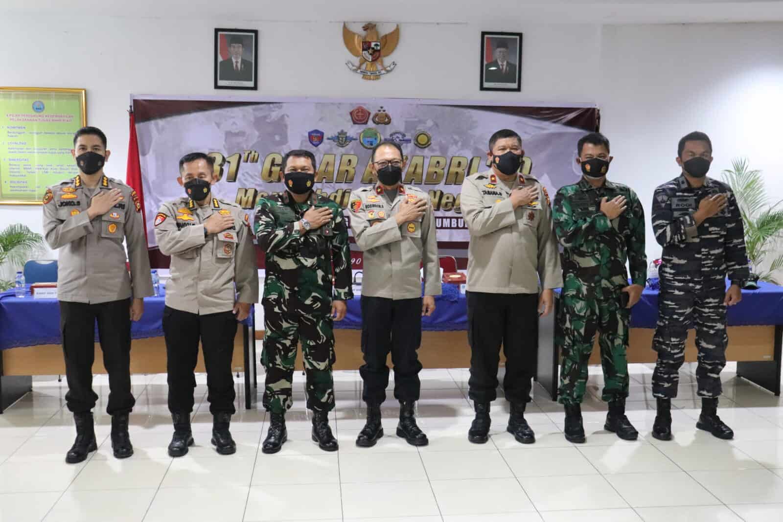 GELAR AKABRI '90 UNTUK NEGERI, LAKSANAKAN VAKSINASI MASSAL DAN PEMBAGIAN BANSOS BAGI MASYARAKAT PEKANBARU GELAR AKABRI ’90 UNTUK NEGERI, LAKSANAKAN VAKSINASI MASSAL DAN PEMBAGIAN BANSOS BAGI MASYARAKAT PEKANBARU