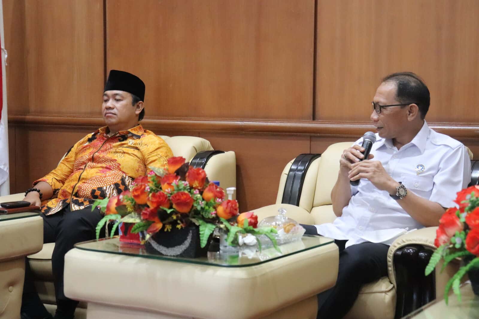 KEPALA BNNP RIAU MELAKUKAN KUNJUNGAN SILATURAHMI KE DPRD PROVINSI RIAU KEPALA BNNP RIAU MELAKUKAN KUNJUNGAN SILATURAHMI KE DPRD PROVINSI RIAU