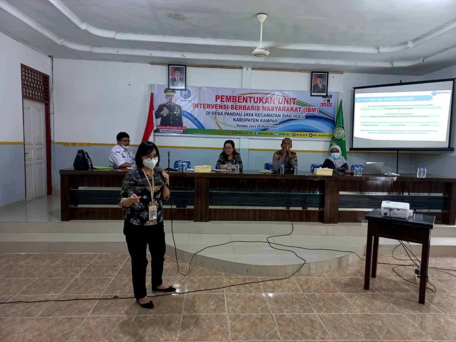 PEMBENTUKAN UNIT INTERVENSI BERBASIS MASYARAKAT (IBM) OLEH BNNP RIAU PEMBENTUKAN UNIT INTERVENSI BERBASIS MASYARAKAT (IBM) OLEH BNNP RIAU