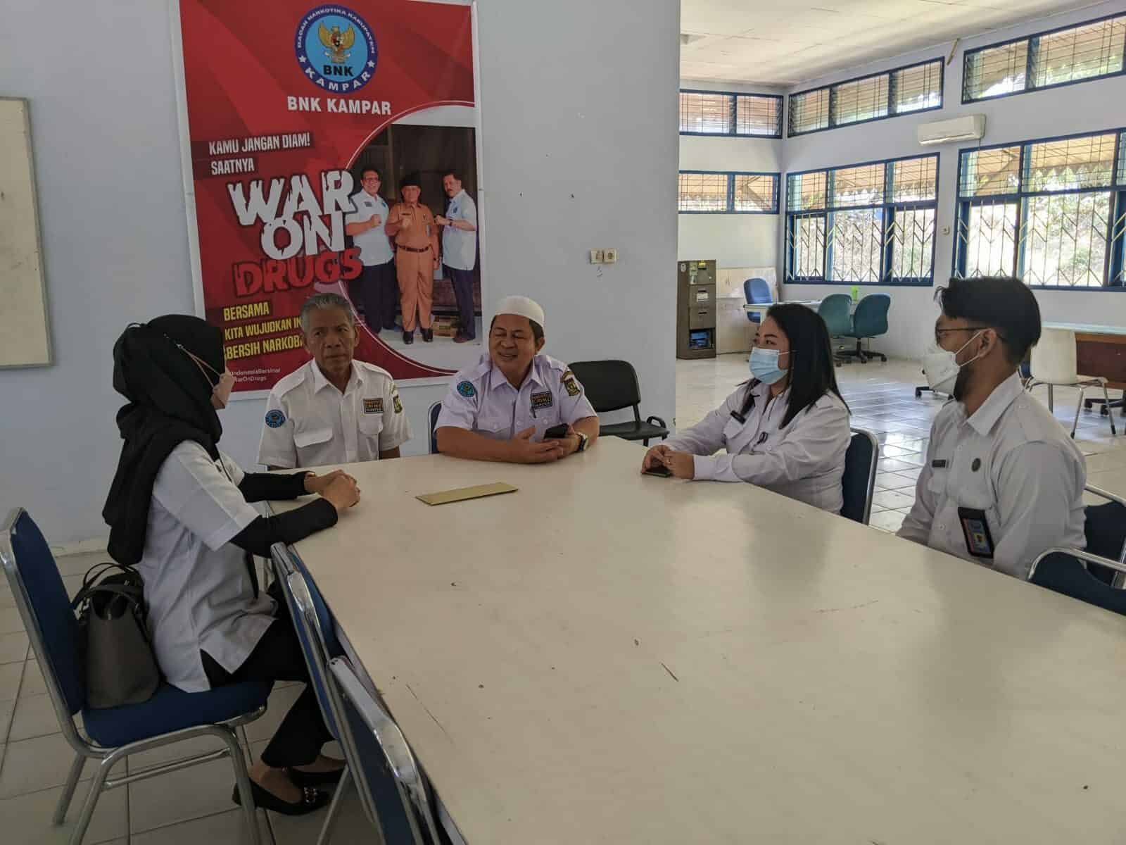 BNN PROVINSI RIAU LAKUKAN PEMETAAN KAWASAN RAWAN NARKOBA DI PERKOTAAN DAN PEDESAAN BNN PROVINSI RIAU LAKUKAN PEMETAAN KAWASAN RAWAN NARKOBA DI PERKOTAAN DAN PEDESAAN