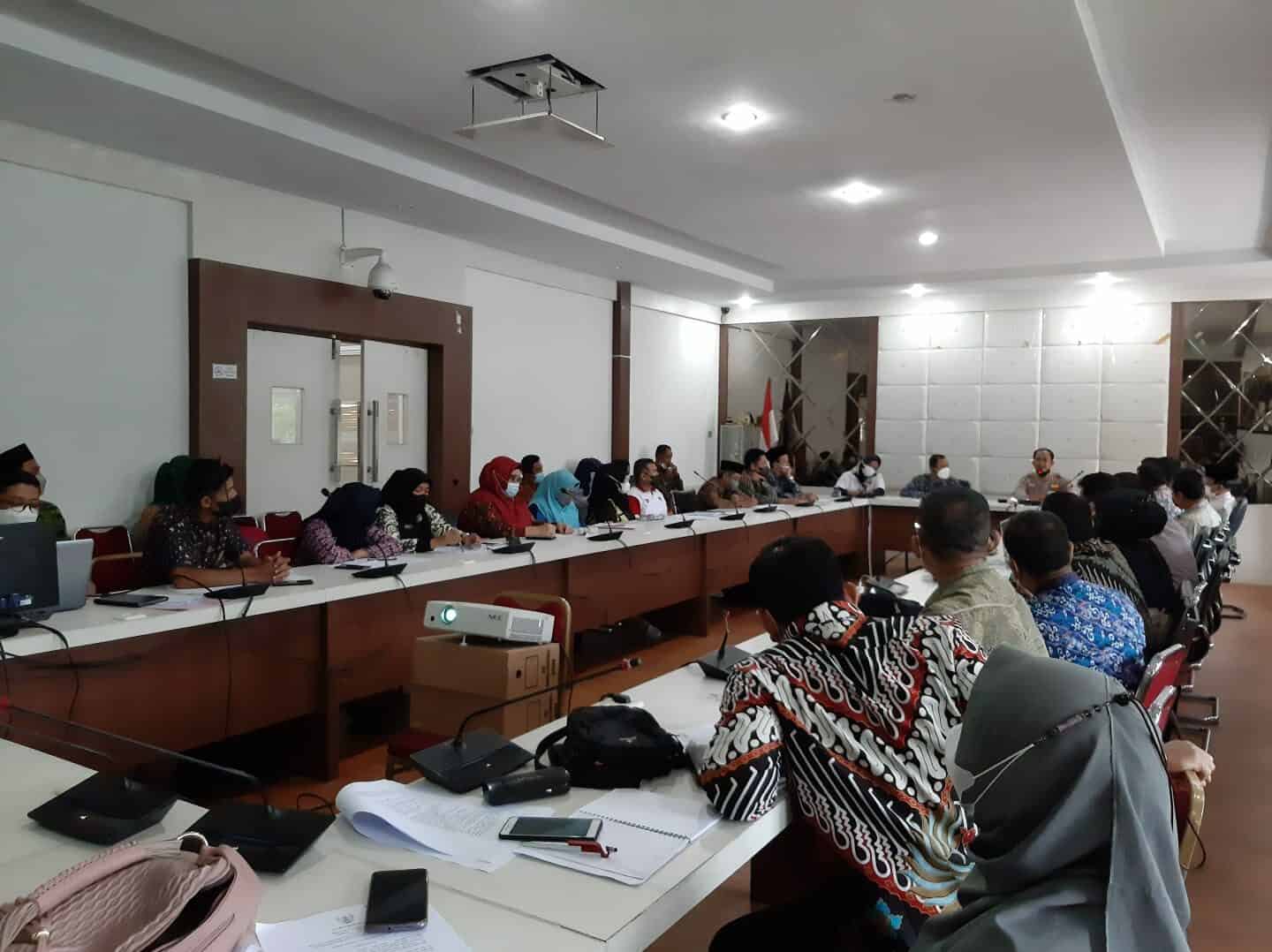 RAPAT BERSAMA BNNP RIAU & DISDIK RIAU TERKAIT KURIKULUM ANTI NARKOBA DI SEKOLAH RAPAT BERSAMA BNNP RIAU & DISDIK RIAU TERKAIT KURIKULUM ANTI NARKOBA DI SEKOLAH