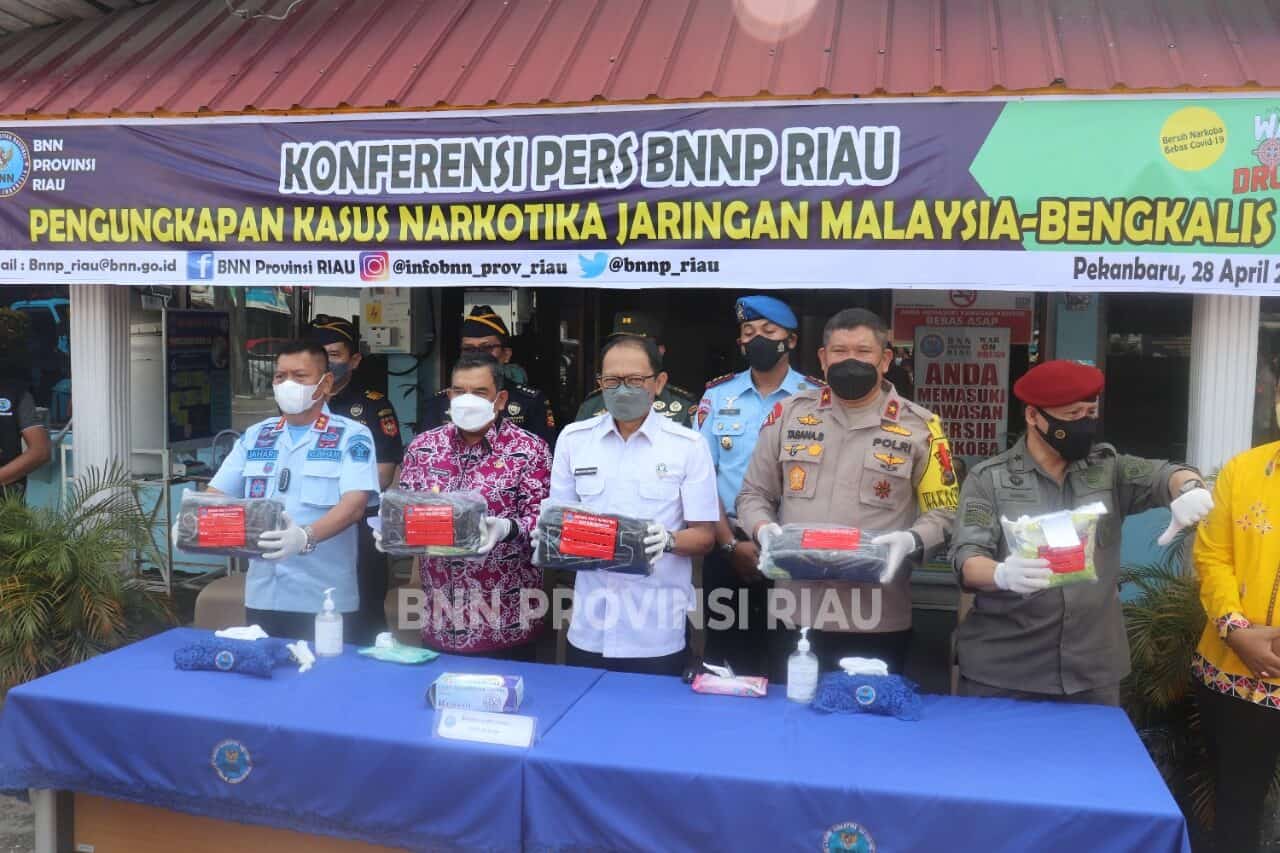 JELANG LEBARAN BNNP RIAU BERHASIL UNGKAP JARINGAN NARKOBA INTERNASIONAL