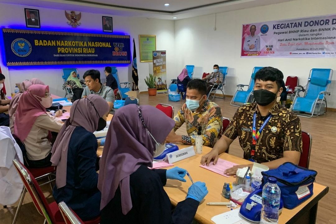 Sambut HANI Tahun 2022, BNN Provinsi Riau Gelar Donor Darah Seluruh Pegawai BNNP Riau dan BNNK Jajaran. Konsep Otomatis