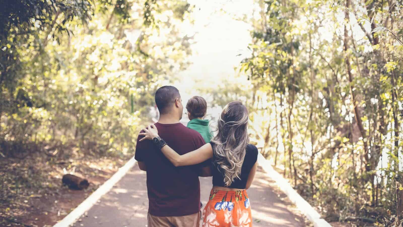 MENGHINDARKAN ANAK DARI PENYALAHGUNAAN NARKOBA MENGHINDARKAN ANAK DARI PENYALAHGUNAAN NARKOBA