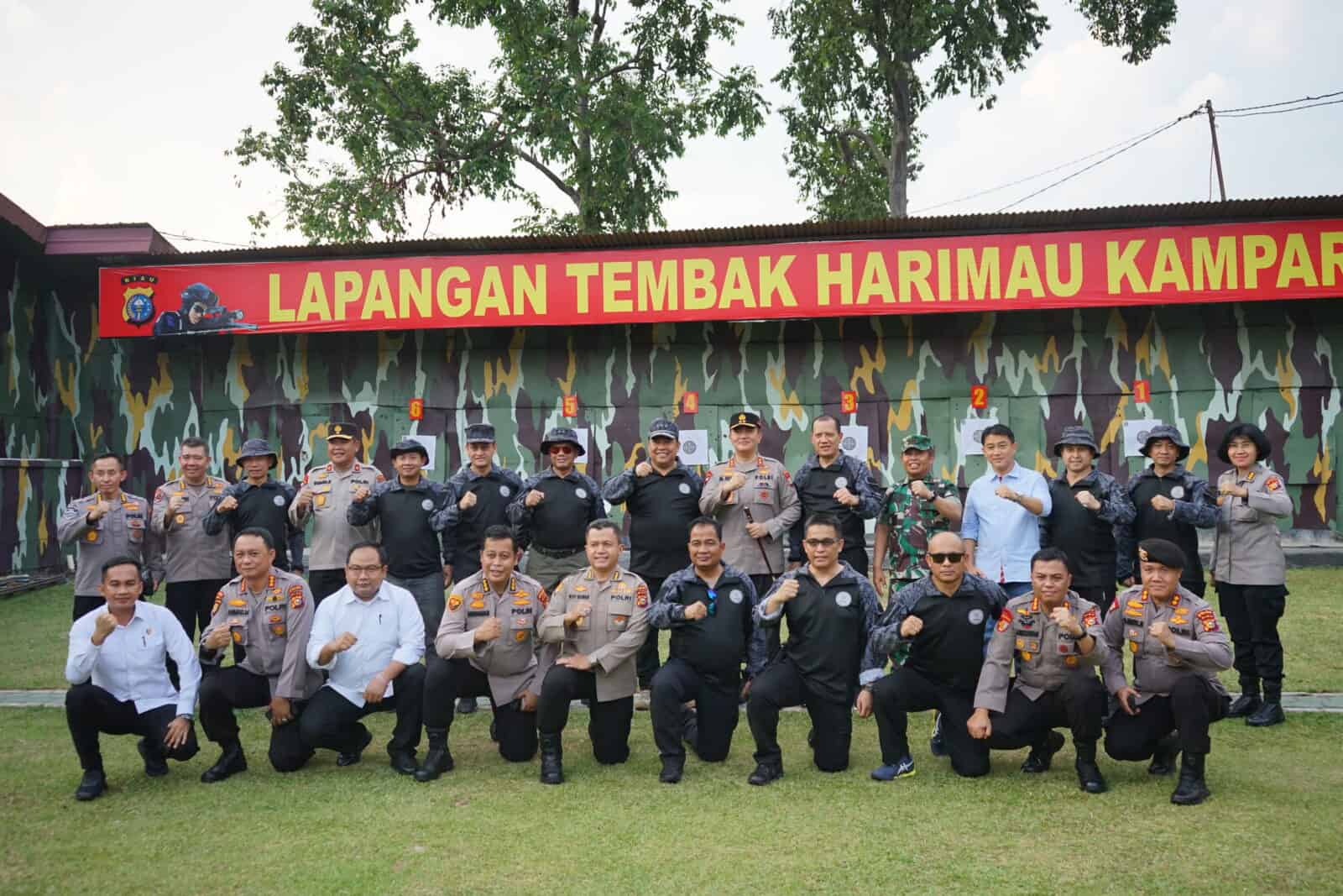 Sinergi Bersama Lawan Narkoba, BNN RI dan Forkopimda Riau Ikuti Kegiatan Menembak Eksibisi Sinergi Bersama Lawan Narkoba, BNN RI dan Forkopimda Riau Ikuti Kegiatan Menembak Eksibisi