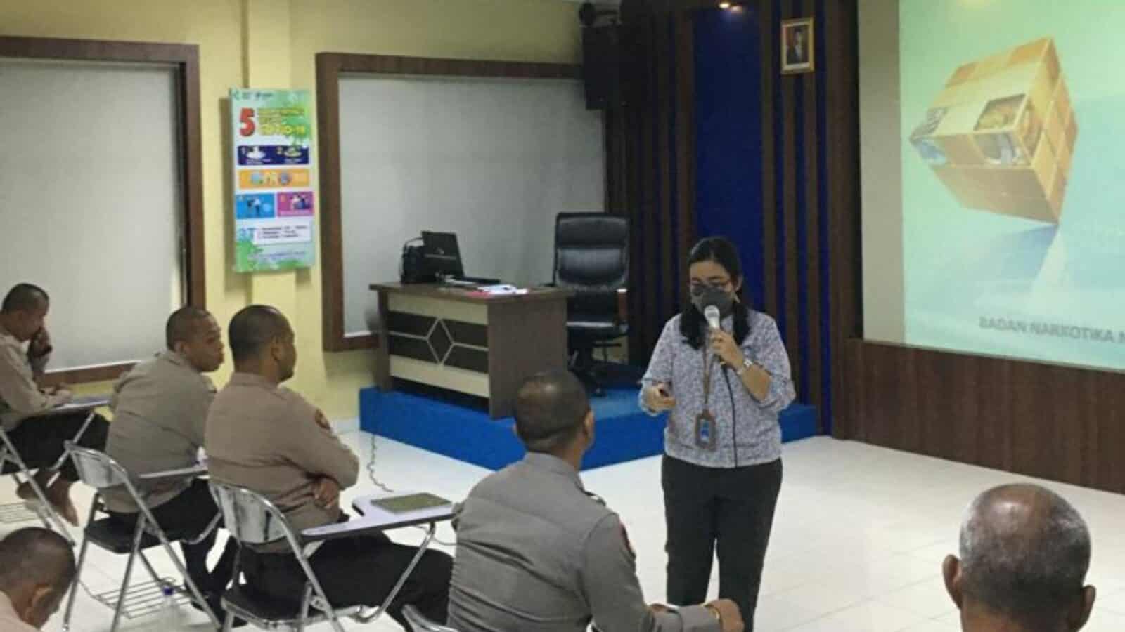 BNNP RIAU MENJADI PEMATERI PADA PEMBINAAN ETIKA PROFESI POLRI BNNP RIAU MEMBERIKAN MATERI PEMBINAAN ETIKA PROFESI POLRI DI SPN POLDA RIAU