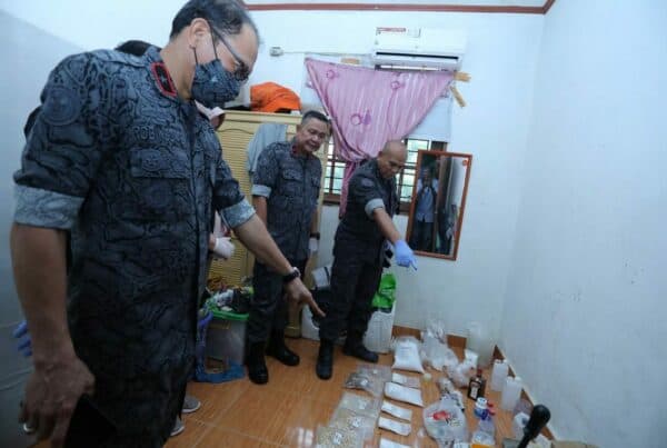 SINERGITAS BNNP RIAU BERSAMA BNN RI DALAM MEMBONGKAR PABRIK EKSTASI BERKEDOK KEDAI PEMPEK SINERGITAS BNNP RIAU BERSAMA BNN RI DALAM MEMBONGKAR PABRIK EKSTASI BERKEDOK KEDAI PEMPEK