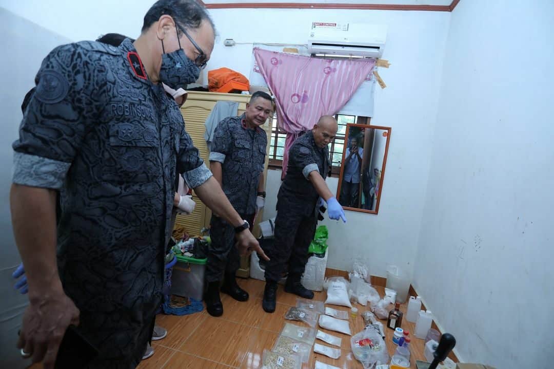 SINERGITAS BNNP RIAU BERSAMA BNN RI DALAM MEMBONGKAR PABRIK EKSTASI BERKEDOK KEDAI PEMPEK SINERGITAS BNNP RIAU BERSAMA BNN RI DALAM MEMBONGKAR PABRIK EKSTASI BERKEDOK KEDAI PEMPEK
