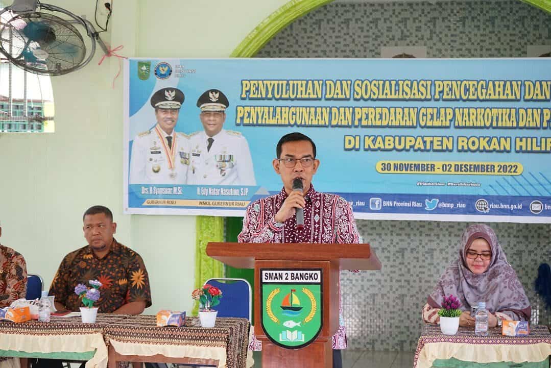 BNNP RIAU MELAKSANAKAN PENYULUHAN P4GN DI SMAN 2 BANGKO ROKAN HILIR BNNP RIAU MELAKSANAKAN PENYULUHAN P4GN DI SMAN 2 BANGKO ROKAN HILIR