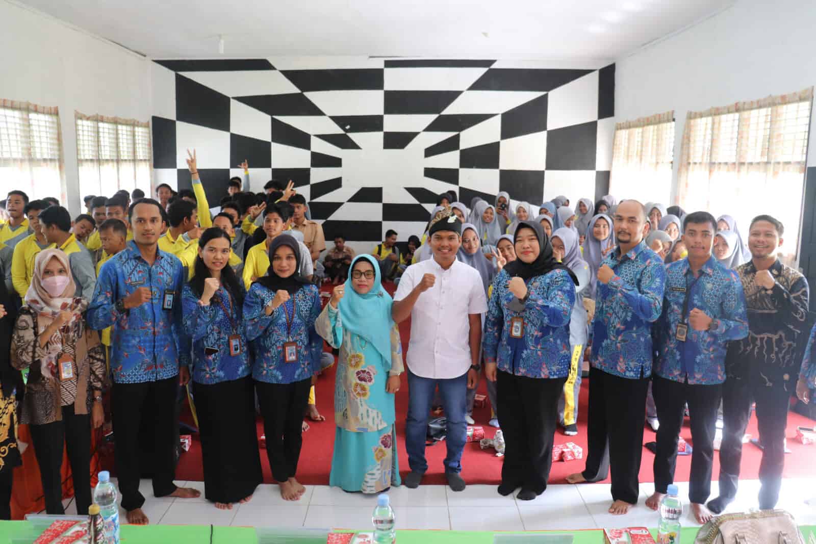 BNNP Riau Laksanakan Kegiatan Penyuluhan Dan Sosialisasi Pencegahan Dan Pemberantasan Penyalahgunaan Dan Peredaran Gelap Narkotika (P4GN) Dan Prekursor Narkotika Di SMAN 2 Rambah Wujudkan Rokan Hulu Bersih narkoba BNNP Riau Laksanakan Kegiatan Penyuluhan Dan Sosialisasi Pencegahan Dan Pemberantasan Penyalahgunaan Dan Peredaran Gelap Narkotika (P4GN) Dan Prekursor Narkotika Di SMAN 2 Rambah Wujudkan Rokan Hulu Bersih narkoba