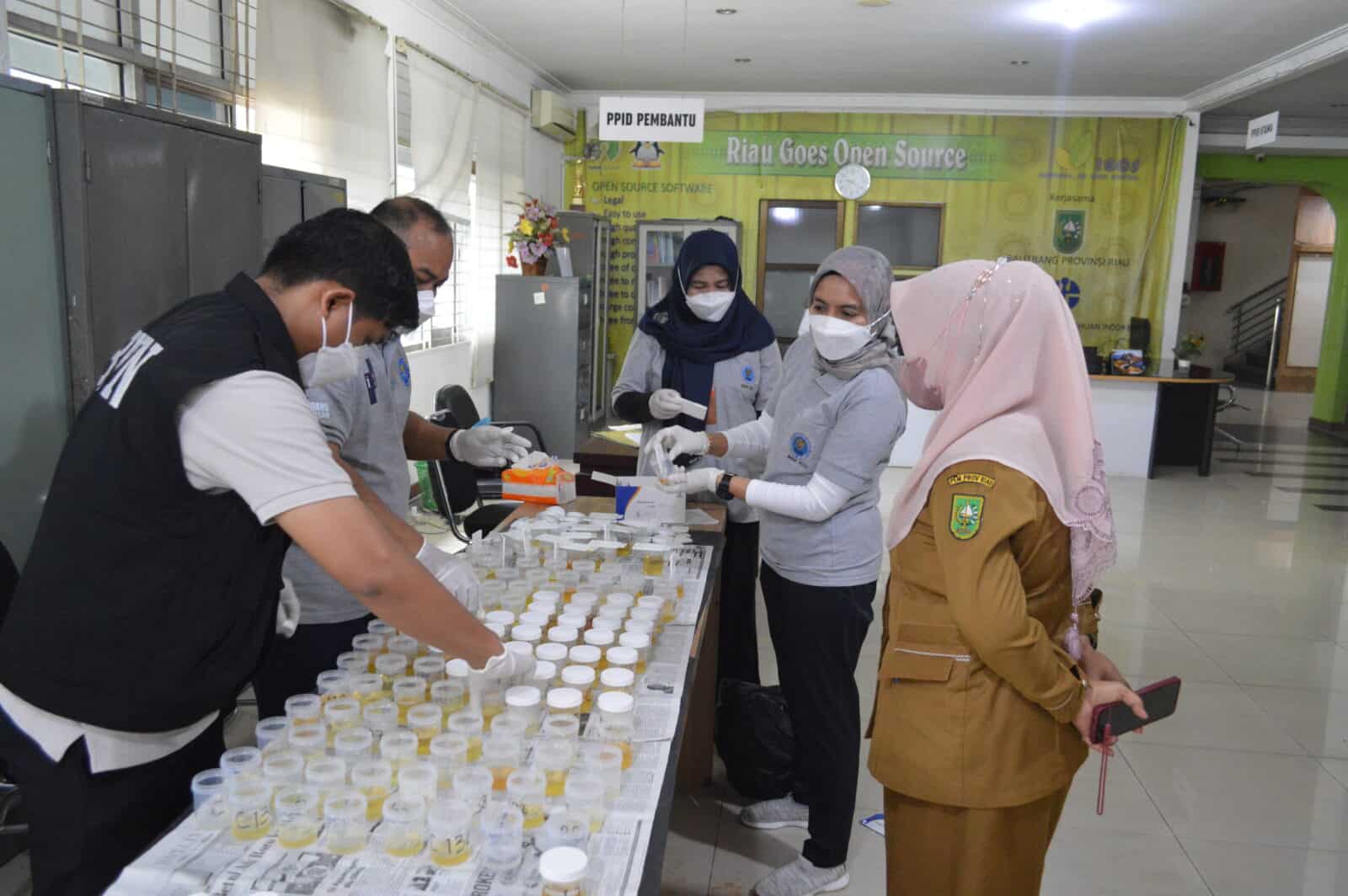BNNP Riau Tes Urine ASN Pemprov Riau, Diskominfo Riau jadi yang selanjutnya BNNP Riau Tes Urine ASN Pemprov Riau, Diskominfo Riau jadi yang selanjutnya