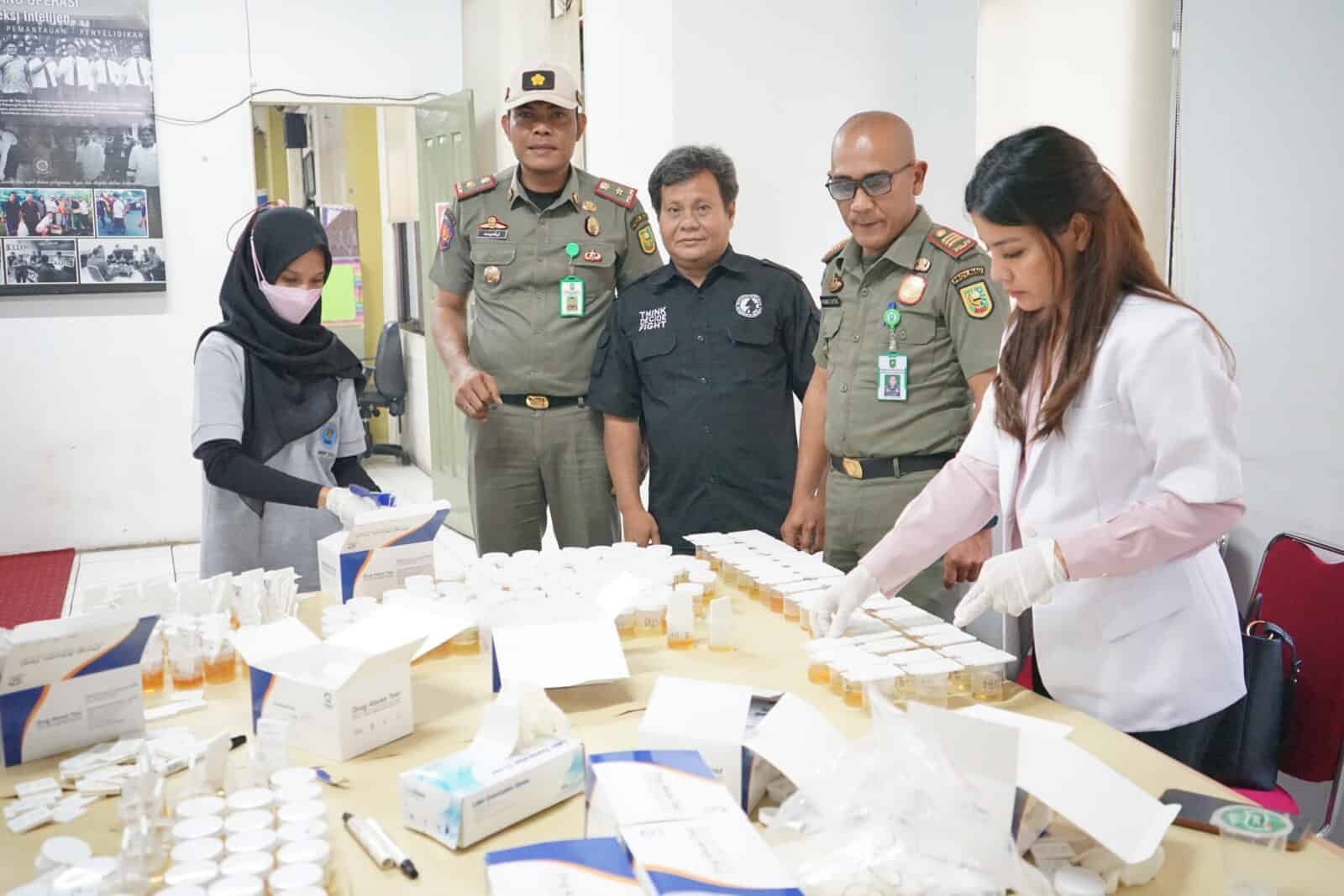 BNNP Riau Tes Urine ASN Pemprov Riau, Satpol PP Provinsi Riau jadi yang selanjutnya BNNP Riau Tes Urine ASN Pemprov Riau, Satpol PP Provinsi Riau jadi yang selanjutnya