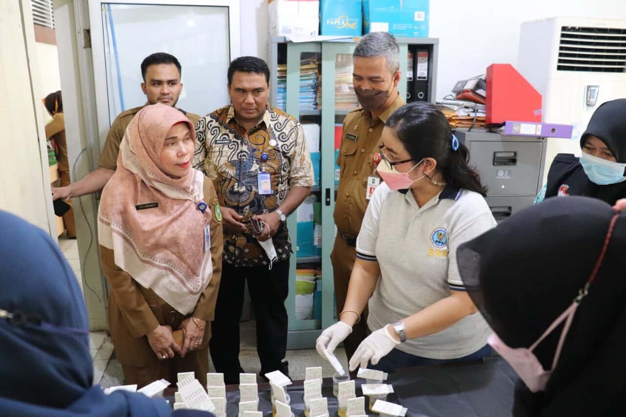 Wujudkan Pendidikan Riau Bersinar, BNNP Riau Tes Urine Aparatur Sipil Dinas Pendidikan Provinsi Riau Wujudkan Pendidikan Riau Bersinar, BNNP Riau Tes Urine Aparatur Sipil Dinas Pendidikan Provinsi Riau