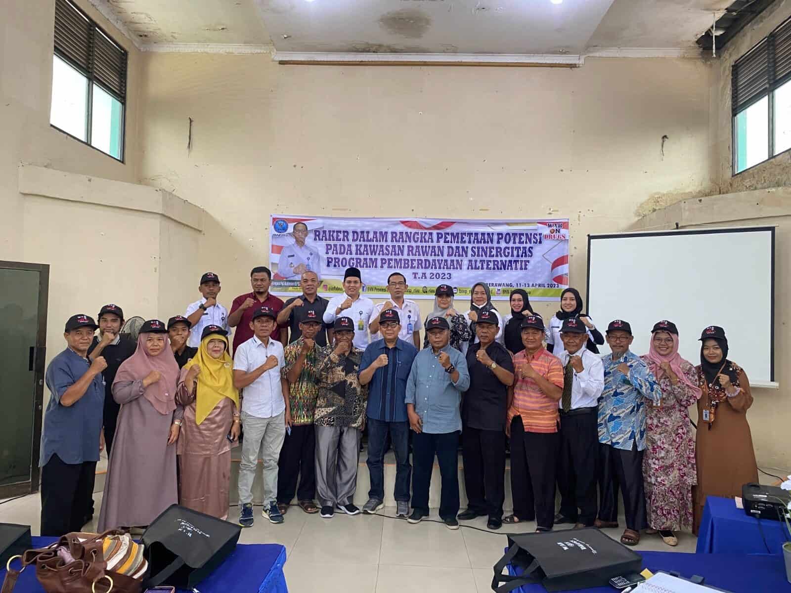 BNN Provinsi Riau laksanakan Rapat Kerja Dalam Rangka Pemetaan Potensi Pada Kawasan Rawan Dan Sinegritas Program Pemberdayaan Alternatif Tahun 2023 Rapat Kerja