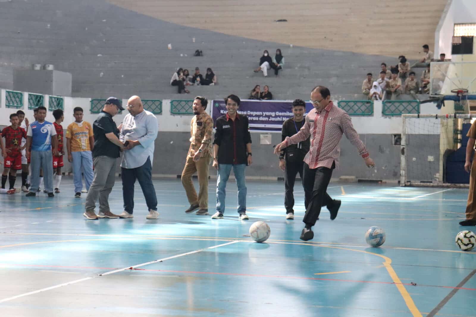 BNN Provinsi Riau Hadiri Pembukaan Turnamen Futsal SMA/SMK se-Riau: Mendorong Generasi Muda untuk Hidup Bebas Narkoba Konsep Otomatis