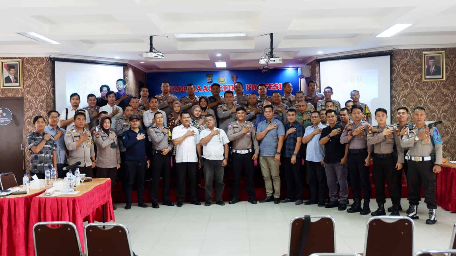 BNN Provinsi Riau Galang Kesadaran Bahaya Narkoba dalam Sosialisasi Etika Profesi Polri BNN Provinsi Riau Galang Kesadaran Bahaya Narkoba dalam Sosialisasi Etika Profesi Polri