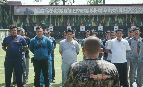 BNN Provinsi Riau Meningkatkan Kemampuan Personil dengan Latihan Tembak
