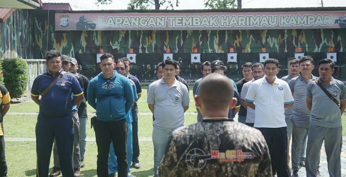 BNN Provinsi Riau Meningkatkan Kemampuan Personil dengan Latihan Tembak BNN Provinsi Riau Meningkatkan Kemampuan Personil dengan Latihan Tembak
