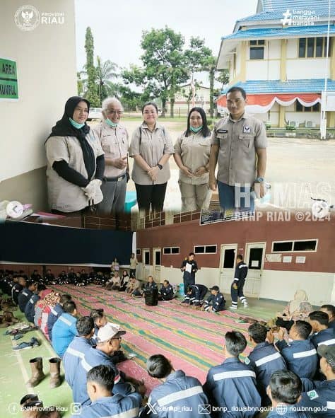 BNN Provinsi Riau Lakukan Tes Urin Karyawan PT. Vadhana International untuk Deteksi Dini Penyalahgunaan Narkoba BNN Provinsi Riau Lakukan Tes Urin Karyawan PT. Vadhana International untuk Deteksi Dini Penyalahgunaan Narkoba