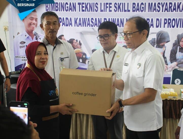 BNN RI dan BNN Provinsi Riau Gelar Bimbingan Teknis Lifeskill untuk Masyarakat Pedesaan di Kawasan Rawan Narkoba BNN RI dan BNN Provinsi Riau Gelar Bimbingan Teknis Lifeskill untuk Masyarakat Pedesaan di Kawasan Rawan Narkoba